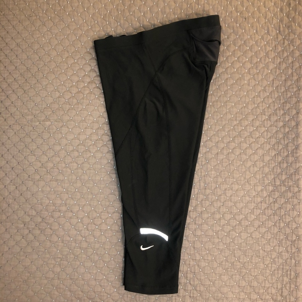 NikeDRYFIT Capri leggings with reflective details